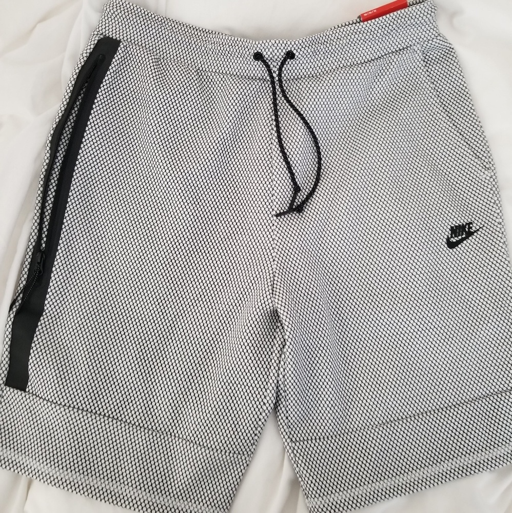 Nike Men's Tapered Shorts Sz XL **Brand New**